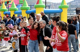 Gemlik’te 23 Nisan Coşkusu Meydanlara Taştı